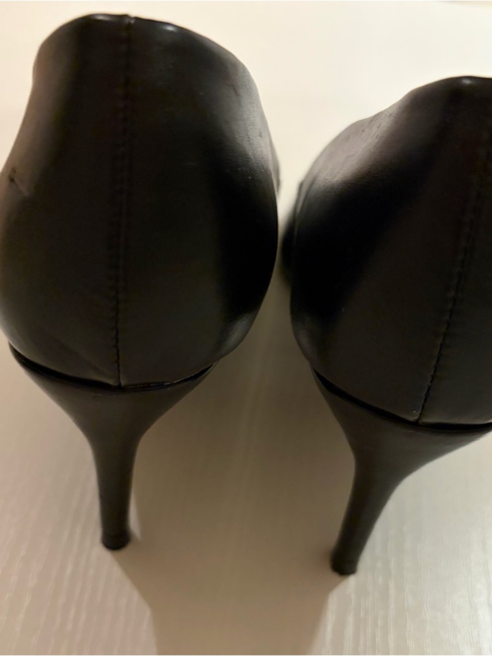 7.5 size CYNTHIA ROWLEY Classic Black Leather Heels - worn 1x 🔥🔥